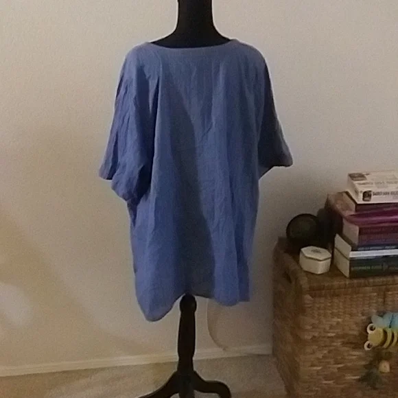 Avenue Pull Over Top - Picture 4 of 8